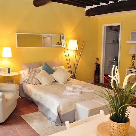 At לינה וארוחת בוקר לוקה