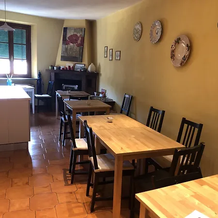 לינה וארוחת בוקר At לוקה