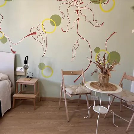 Couette-café At Lucques