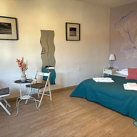 Couette-café At 3*