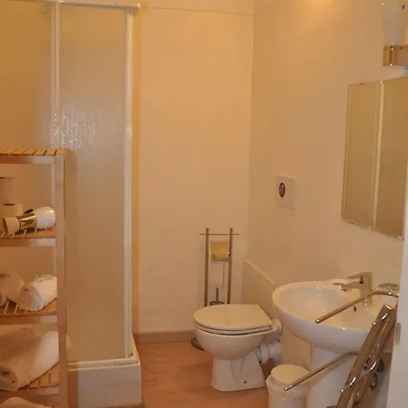 At לינה וארוחת בוקר 3*